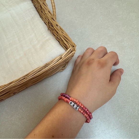 R E D ▪️ Taylor Swift Red Album Seed Bead Stacking Bracelet - Picture 3 of 6